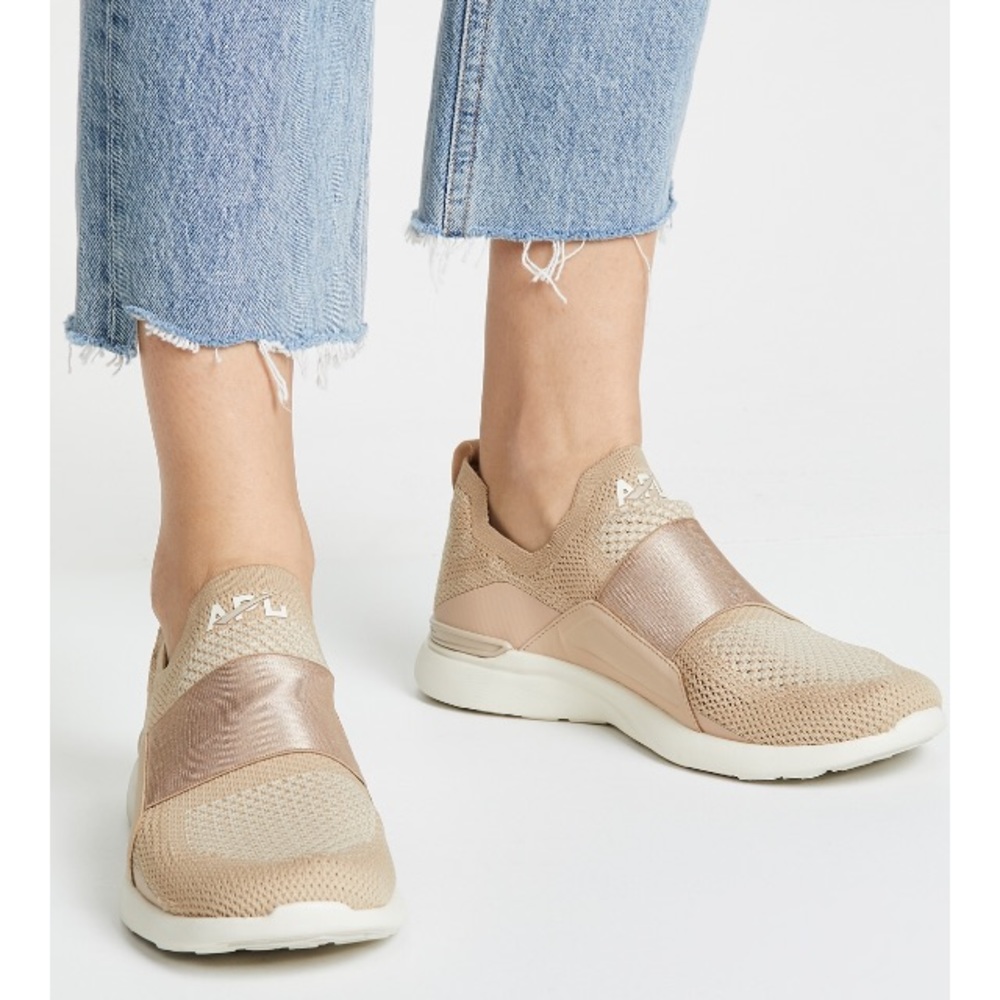 APL Techloom Bliss Sneaker Cream/Parchment in Good Condition